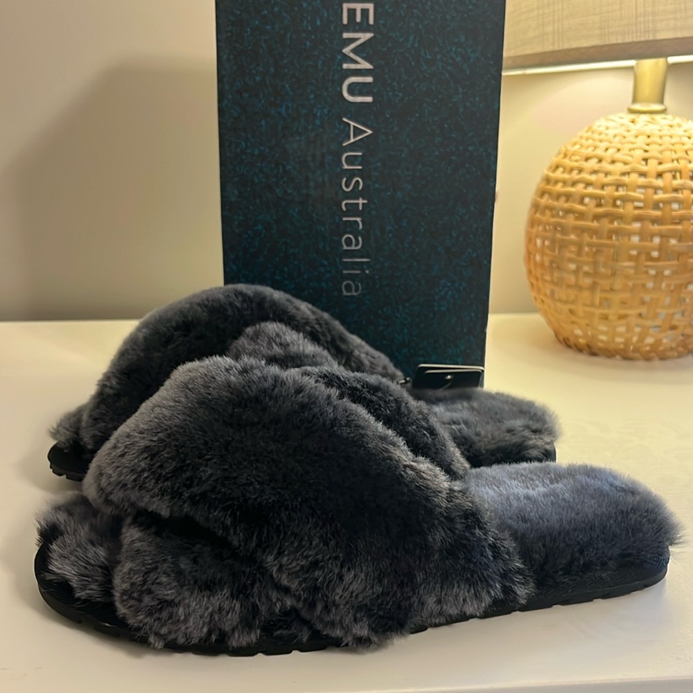 Emu Australia indoor out door Plush slippers black open toe size 7